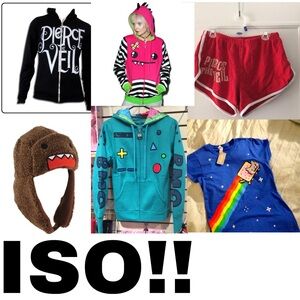 ‼️ISO‼️ looking for scene/emo clothing